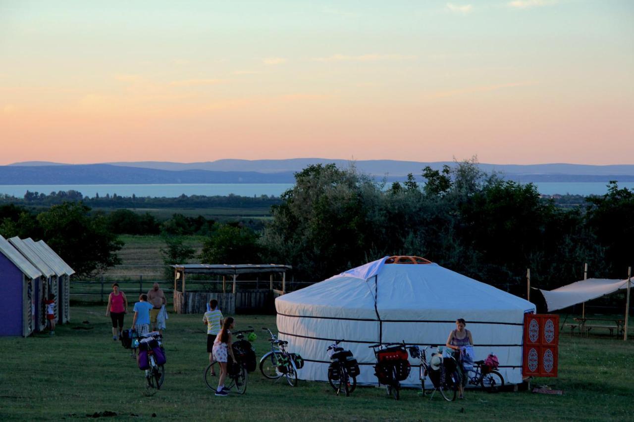 Dharma Horse Shelter Bungalows & Farmping Siofok Dış mekan fotoğraf